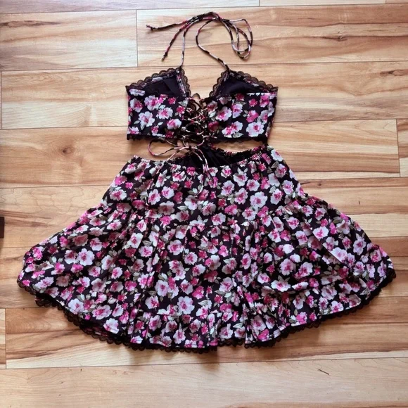 Sky to Moon Floral Cutout Halter Dress 🌸🖤 - Picture 4 of 5